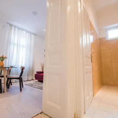 Vetom Apartman *